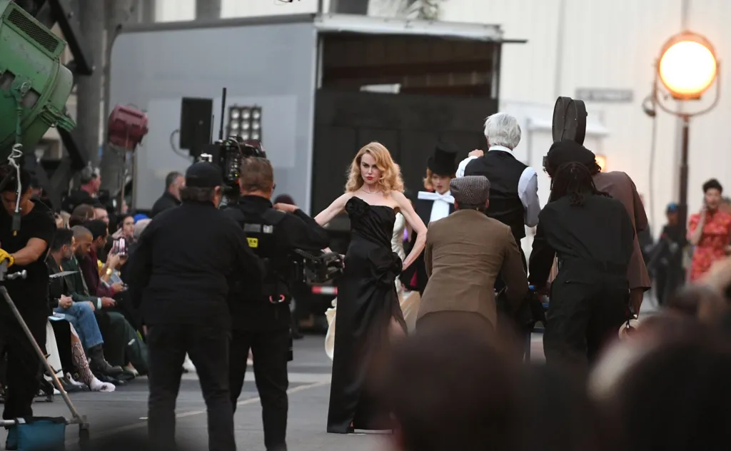 نجوم السينما والموضة يحتفلون بالأسلوب السينمائي في مجلة Vogue العالمية